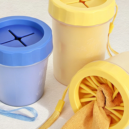 Doorwag paw cleaner cup for dogs with towel
